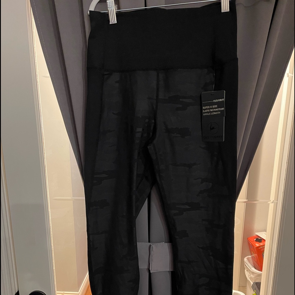 90 Degree Camo Leggings, Large